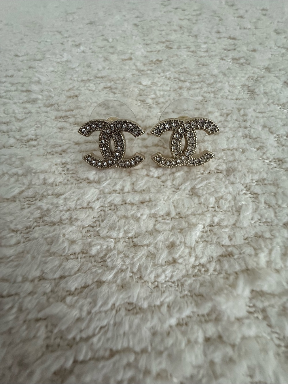 Gold Chanel small CC earrings - Picture 4 of 6